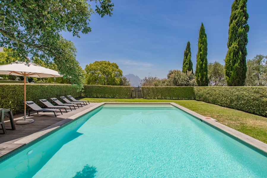 4 Bedroom Property for Sale in Devonvallei Western Cape